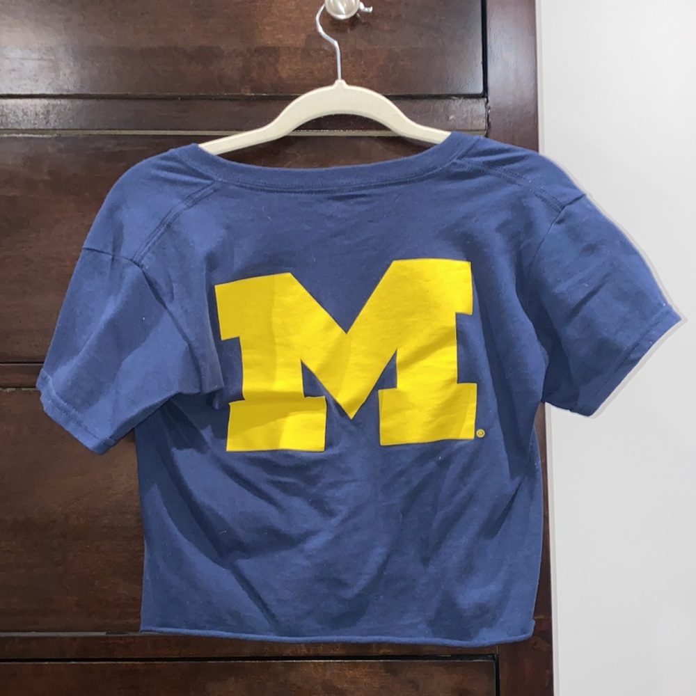 university of Michigan vintage crop / zipper in front